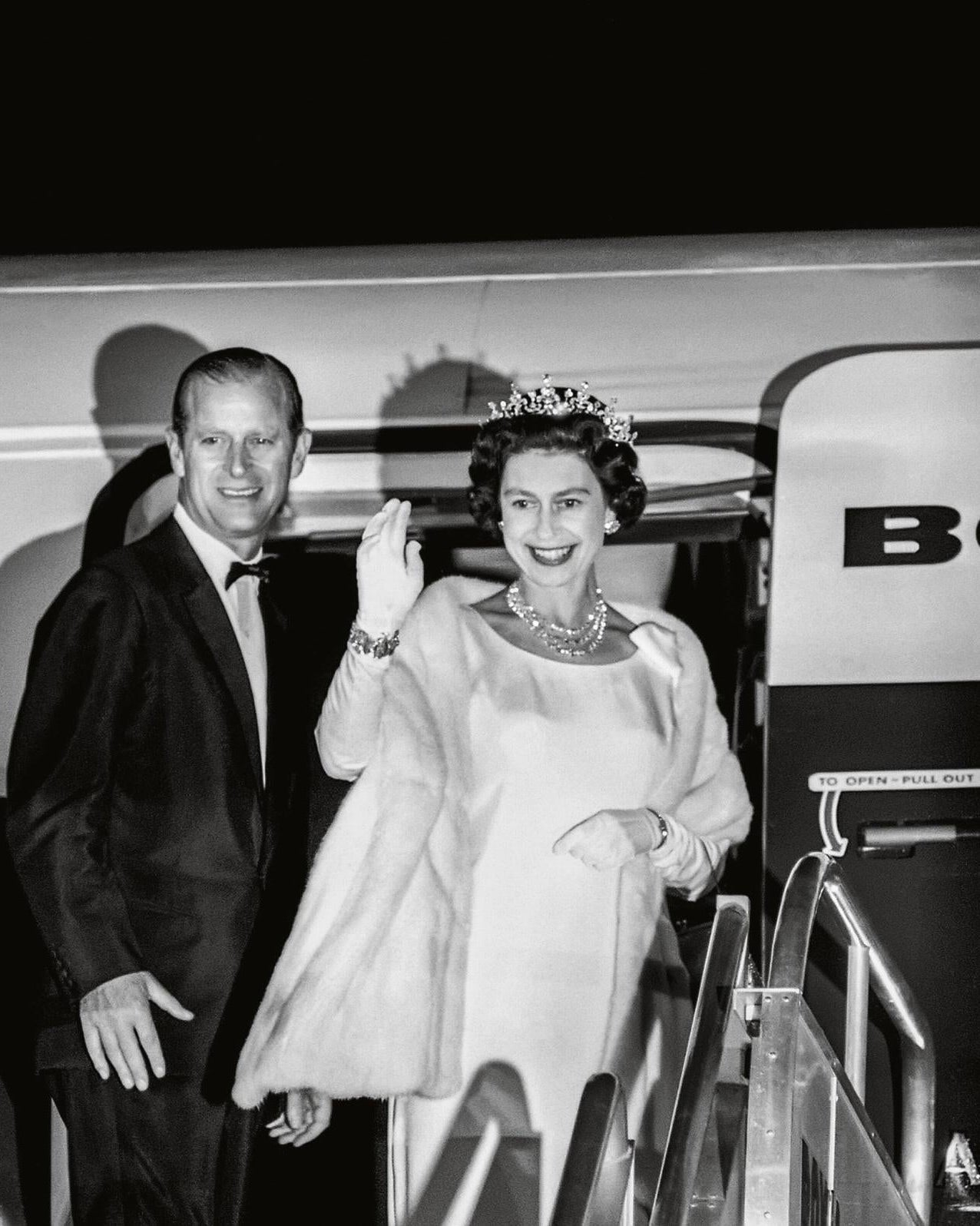 TASCHEN Books Her Majesty. A Photographic History 1926–2022 Cheeky British Style