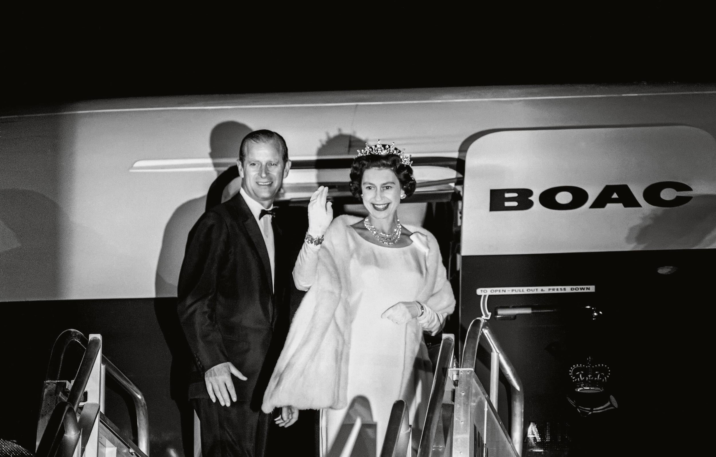 TASCHEN Books Her Majesty. A Photographic History 1926–2022 Cheeky British Style